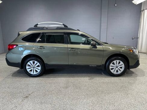 Used 2019 Subaru Outback 2.5i Premium AWD/4WD image 2