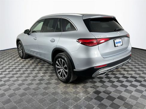 Used 2025 Mercedes-Benz GLC 300 4MATIC image 4