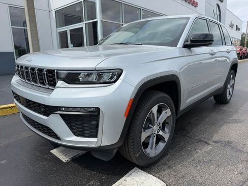 New 2026 Jeep Grand Cherokee Limited AWD/4WD image 4
