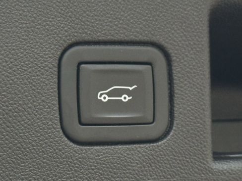 Used 2023 Chevrolet Equinox RS w/ RS Leather Package image 18