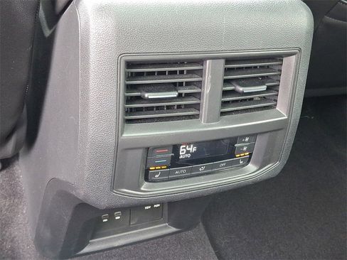 Used 2021 Volkswagen Atlas SEL Premium image 12