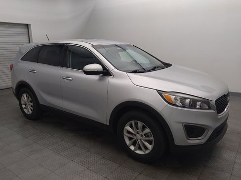 Used 2016 Kia Sorento L image 11