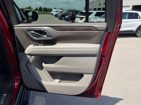 Used 2023 Chevrolet Suburban LT RWD image 18
