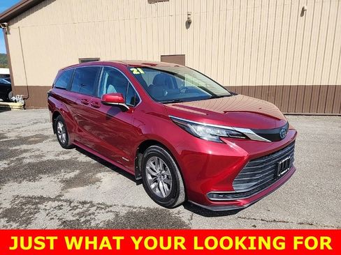Used 2021 Toyota Sienna LE image 1