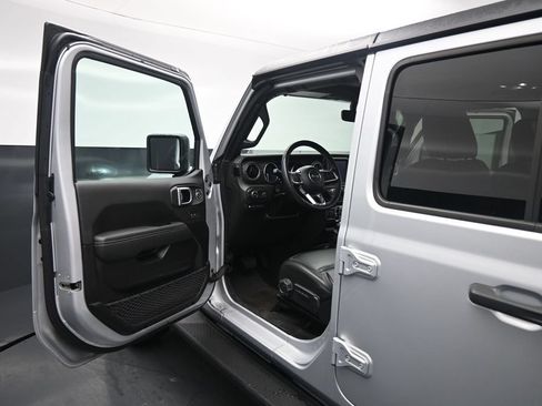 Used 2023 Jeep Wrangler Unlimited Sahara w/ Cold Weather Group AWD/4WD image 9
