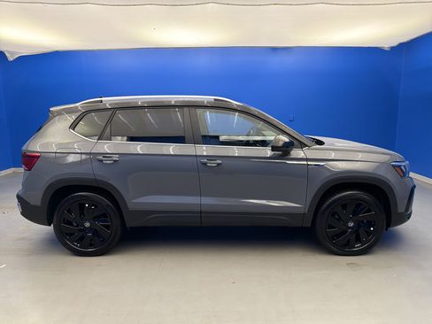 Used 2024 Volkswagen Taos SE image 8