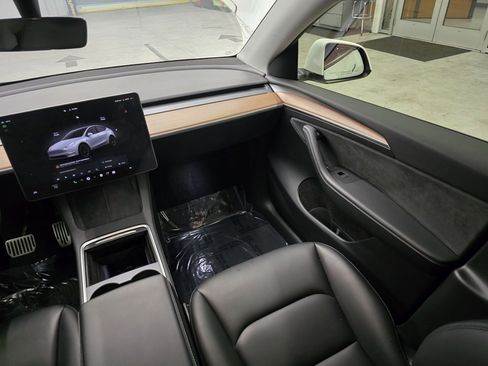 Used 2023 Tesla Model Y Long Range image 37