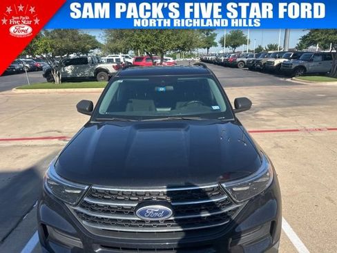 Used 2020 Ford Explorer XLT RWD image 2