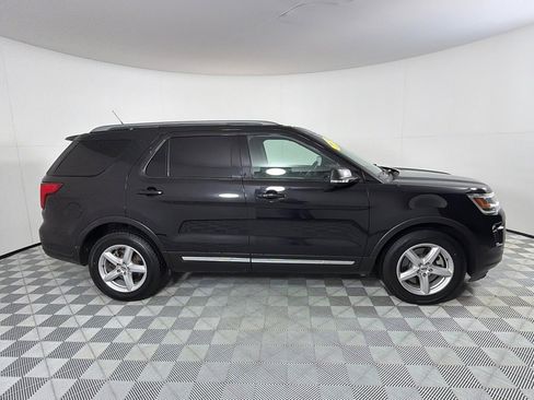 Used 2019 Ford Explorer XLT w/ Equipment Group 201A FWD image 4