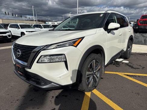 Used 2022 Nissan Rogue SL w/ SL Premium Package image 3