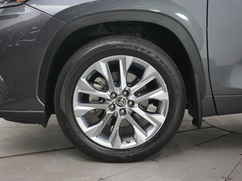 Used 2024 Toyota Highlander Limited AWD/4WD image 31