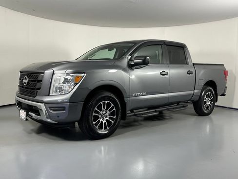 Used 2024 Nissan Titan SV w/ SV Convenience Package AWD/4WD image 3