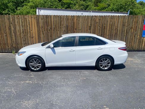 Used 2017 Toyota Camry SE FWD image 5