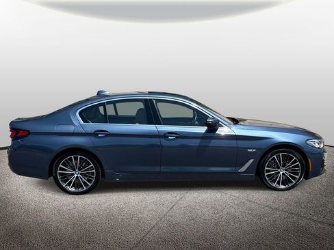 Used 2023 BMW 530e xDrive w/ Premium Package AWD/4WD image 4