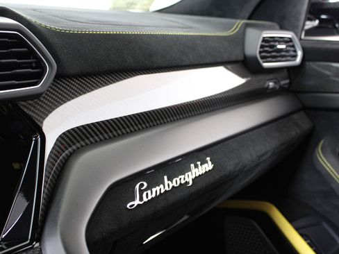 Used 2024 Lamborghini Urus Performante AWD/4WD image 45
