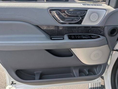 Used 2021 Lincoln Navigator Reserve AWD/4WD image 10