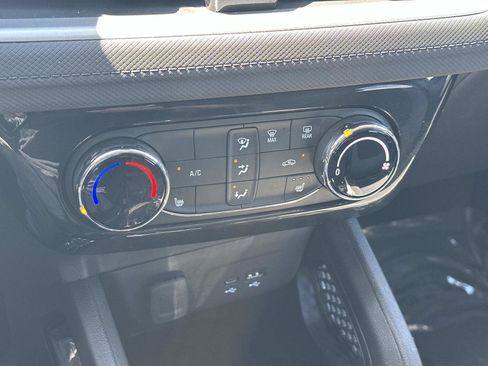 Certified 2025 Chevrolet TrailBlazer LT w/ LT Cold Weather Package AWD/4WD image 29