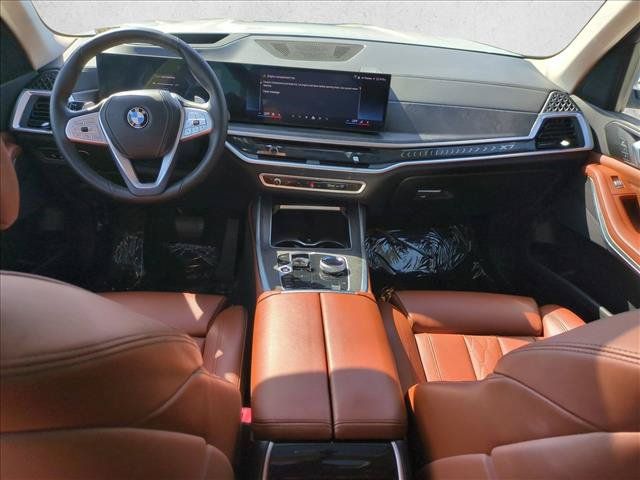 Used 2024 BMW X7 xDrive40i w/ Parking Assistance Package AWD/4WD image 19