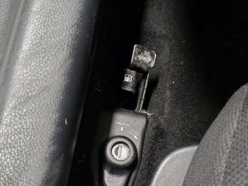 Used 2000 Toyota MR2 Base image 30