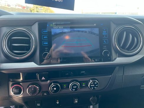 Used 2017 Toyota Tacoma TRD Sport image 34