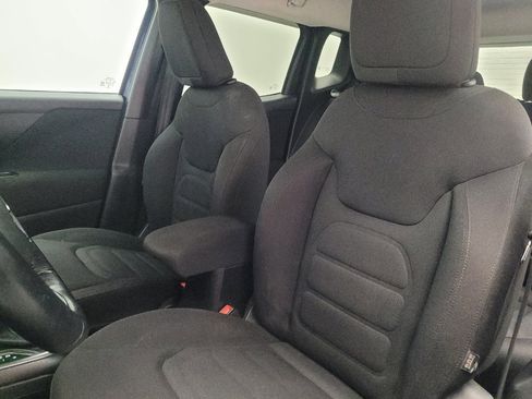 Used 2019 Jeep Renegade Latitude w/ Cold Weather Group image 17