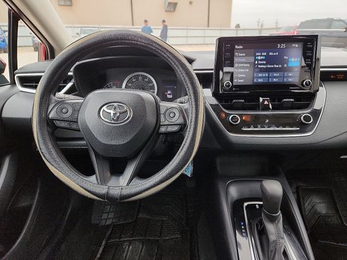 Used 2022 Toyota Corolla LE FWD image 11