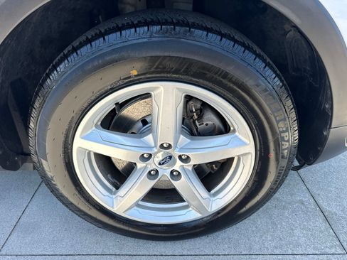 Certified 2018 Ford Explorer XLT w/ Equipment Group 202A FWD image 20