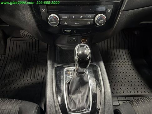 Used 2019 Nissan Rogue SV AWD/4WD image 30