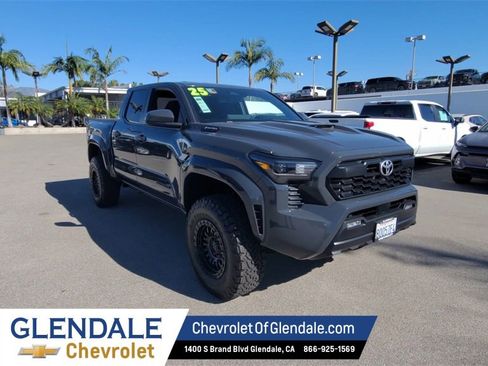 Used 2025 Toyota Tacoma TRD Sport image 2