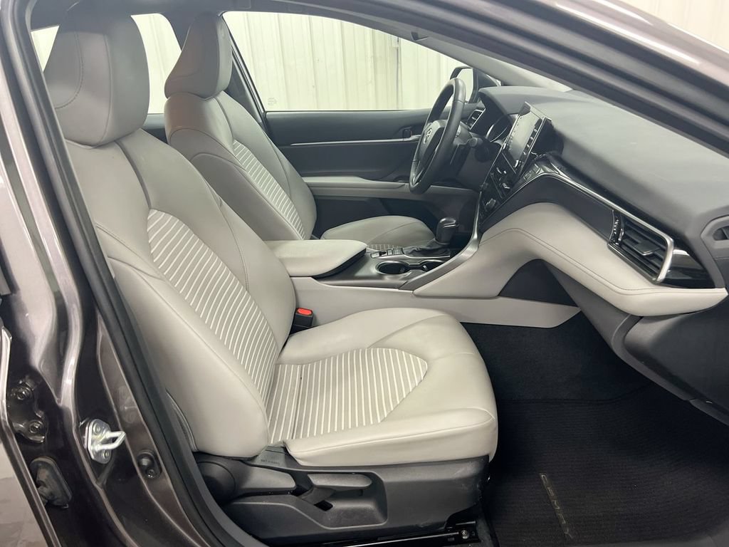 Used 2022 Toyota Camry SE FWD image 21