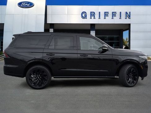 New 2025 Lincoln Navigator Reserve w/ Jet Appearance Package image 3