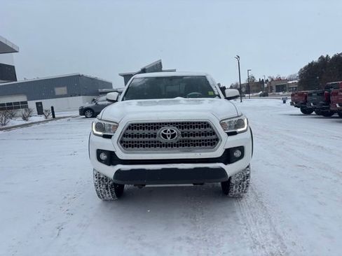 Used 2017 Toyota Tacoma SR5 image 2