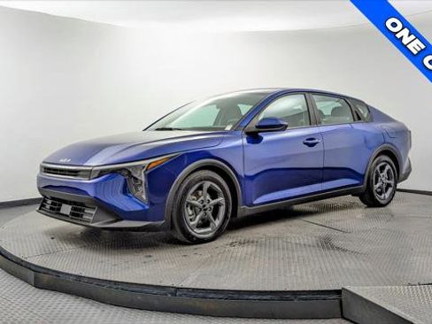 Used 2025 Kia K4 LXS image 2