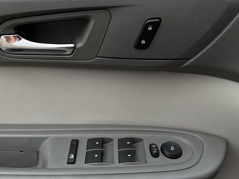Used 2013 GMC Acadia SLT FWD image 12