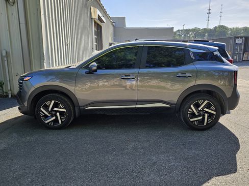 Used 2025 Nissan Kicks SV image 11