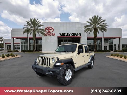 Used 2020 Jeep Gladiator Sport w/ Quick Order Package 24S AWD/4WD image 1