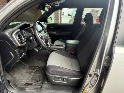 Used 2021 Toyota Tacoma TRD Off-Road w/ Technology Package AWD/4WD image 10