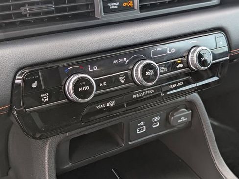 Used 2025 Honda Pilot TrailSport image 28