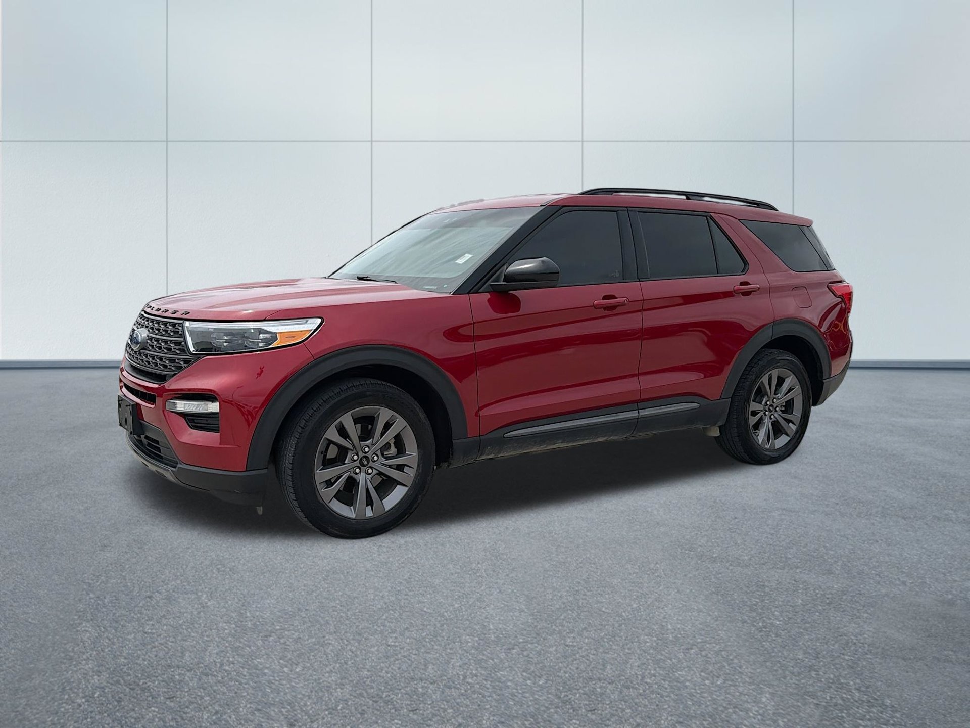 Certified 2022 Ford Explorer XLT w/ Equipment Group 202A AWD/4WD image 1