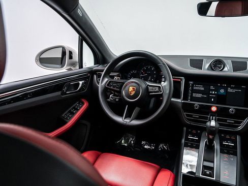 New 2026 Porsche Macan image 21