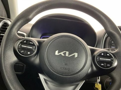 Used 2025 Kia Soul LX w/ LX Technology Package FWD image 20