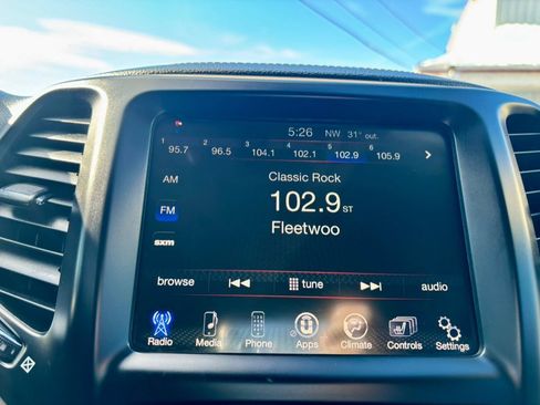 Used 2016 Jeep Cherokee Latitude w/ Cold Weather Group image 20