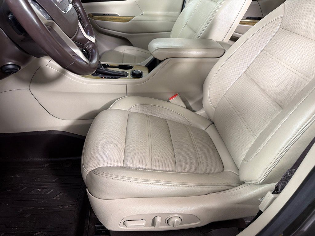 Used 2019 GMC Acadia Denali w/ Technology Package AWD/4WD image 12