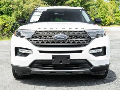 Used 2022 Ford Explorer XLT w/ Equipment Group 202A image 8
