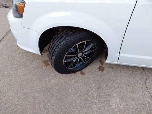 Used 2018 Dodge Grand Caravan GT image 31