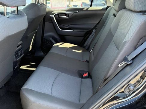 Certified 2025 Toyota RAV4 XLE FWD image 31