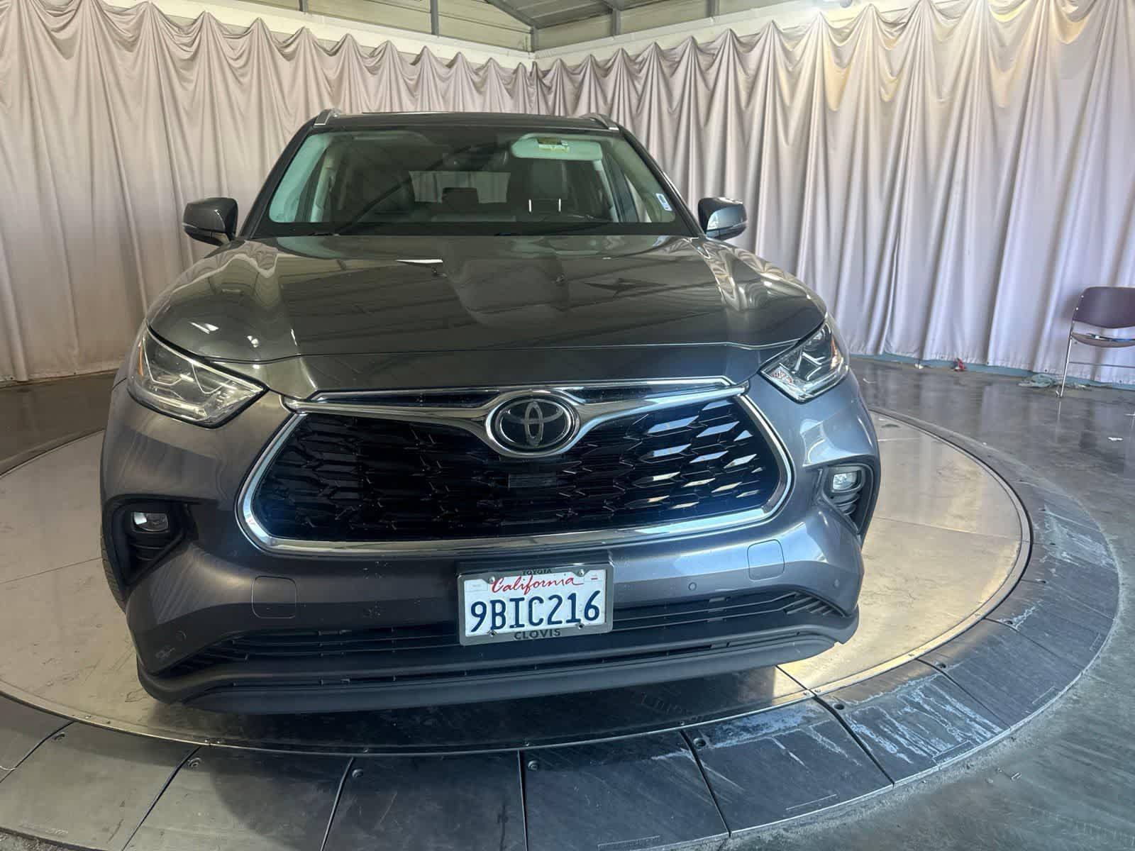 Used 2020 Toyota Highlander Limited AWD/4WD image 2
