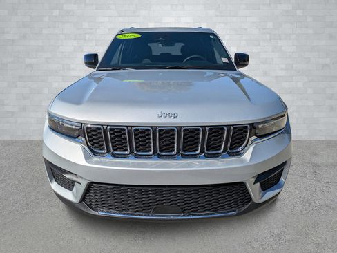 Used 2025 Jeep Grand Cherokee Laredo X image 3