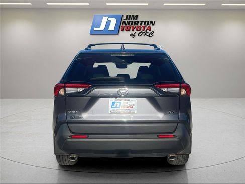 Used 2023 Toyota RAV4 XLE Premium image 6