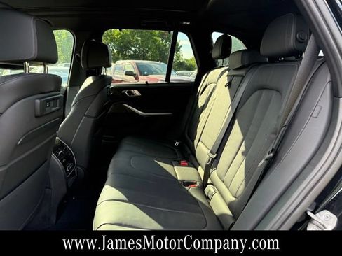Used 2022 BMW X5 xDrive40i w/ Executive Package AWD/4WD image 18